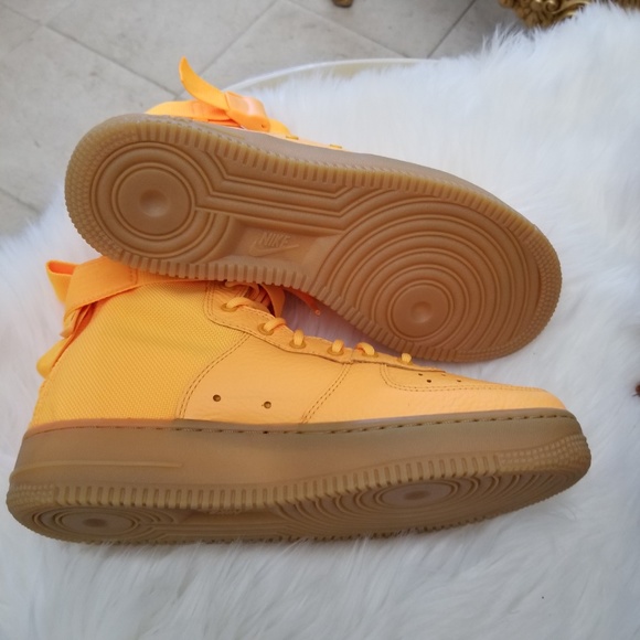 Nike SF Air Force 1 Mid Shoes - Picture 6 of 8